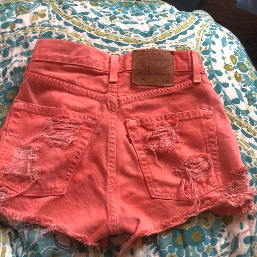 Pink Levi’s high waisted